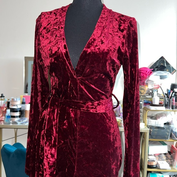 Long sleeve faux velvet midi dress - Picture 2 of 4